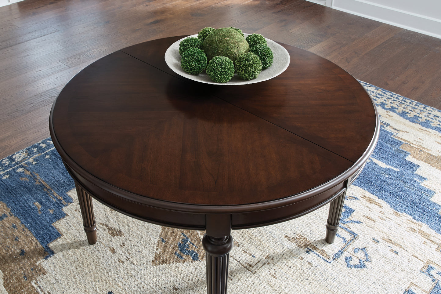 Lavinton Oval Dining Room EXT Table